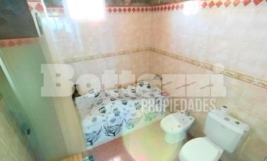 VENTA EN BLOCK Casa 3 ambientes más departamento en planta alta