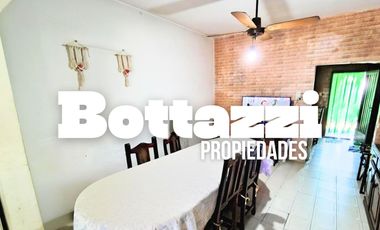 VENTA EN BLOCK Casa 3 ambientes más departamento en planta alta