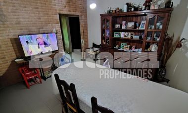 VENTA EN BLOCK Casa 3 ambientes más departamento en planta alta