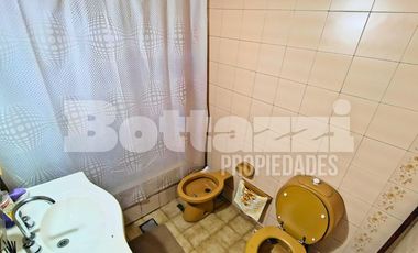 VENTA EN BLOCK Casa 3 ambientes más departamento en planta alta