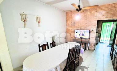 VENTA EN BLOCK Casa 3 ambientes más departamento en planta alta