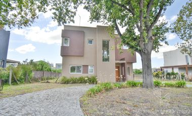 Casa de 4 ambientes en Venta - Fincas de Hudson