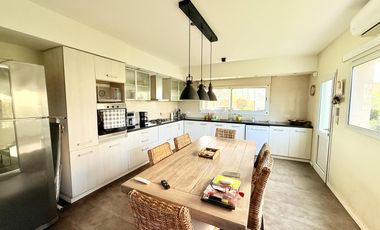 VENTA - Casa 4 dormitorios - San Sebastian, Funes