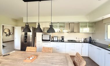 VENTA - Casa 4 dormitorios - San Sebastian, Funes