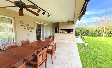 VENTA - Casa 4 dormitorios - San Sebastian, Funes