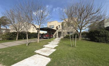 VENTA - Casa 4 dormitorios - San Sebastian, Funes