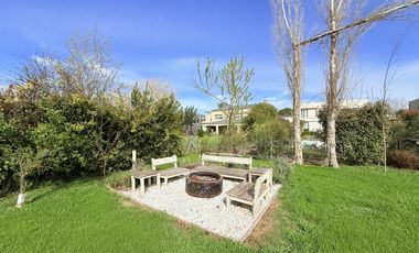 VENTA - Casa 4 dormitorios - San Sebastian, Funes