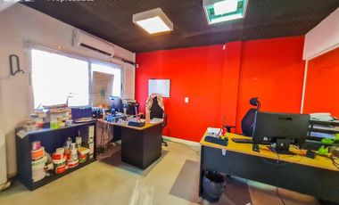 Venta con renta Edificio de oficinas con deposito, ideal laboratorio habilitable ANMAT Martinez
