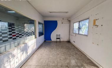 Venta con renta Edificio de oficinas con deposito, ideal laboratorio habilitable ANMAT Martinez