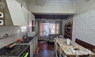 Venta casa 3 ambientes con patio en Villa Dominico