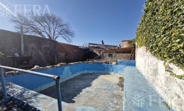 Venta casa 3 ambientes con patio en Villa Dominico