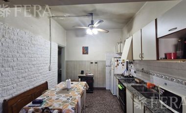 Venta casa 3 ambientes con patio en Villa Dominico