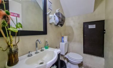 Venta con renta Edificio de oficinas con deposito, ideal laboratorio habilitable ANMAT Martinez