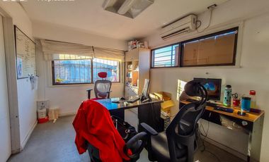 Venta con renta Edificio de oficinas con deposito, ideal laboratorio habilitable ANMAT Martinez