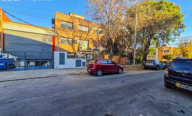 Venta con renta Deposito con oficinas, ideal laboratorio habilitable ANMAT Martinez