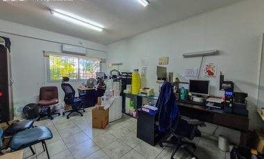 Venta con renta Deposito con oficinas, ideal laboratorio habilitable ANMAT Martinez