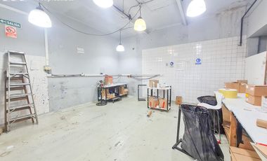 Venta con renta Deposito con oficinas, ideal laboratorio habilitable ANMAT Martinez