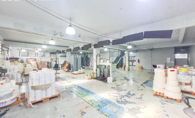 Venta con renta Deposito con oficinas, ideal laboratorio habilitable ANMAT Martinez