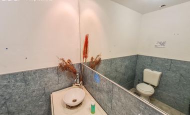 Venta con renta Deposito con oficinas, ideal laboratorio habilitable ANMAT Martinez