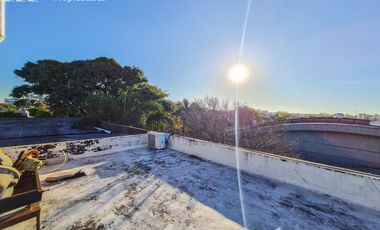 Venta con renta Deposito con oficinas, ideal laboratorio habilitable ANMAT Martinez