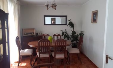 SE VENDE COMODA CASA, BARRIO TRANQUILO