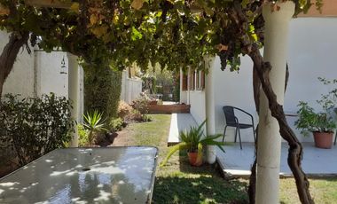 SE VENDE COMODA CASA, BARRIO TRANQUILO