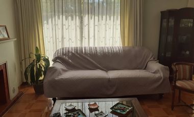 SE VENDE COMODA CASA, BARRIO TRANQUILO