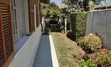 SE VENDE COMODA CASA, BARRIO TRANQUILO