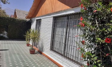 SE VENDE COMODA CASA, BARRIO TRANQUILO