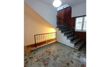 Alquilo casa de dos plantas en Paso del Rey centro