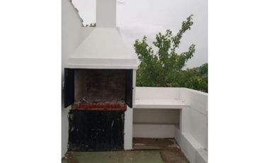 Alquilo casa de dos plantas en Paso del Rey centro