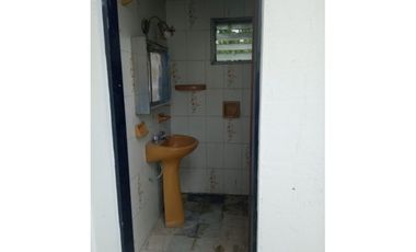 Alquilo casa de dos plantas en Paso del Rey centro