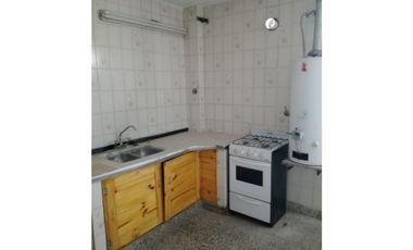 Alquilo casa de dos plantas en Paso del Rey centro