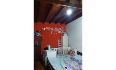 Vendo en Merlo Norte departamento con entrada de auto