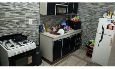 Vendo en Merlo Norte departamento con entrada de auto