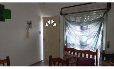 Vendo en Merlo Norte departamento con entrada de auto
