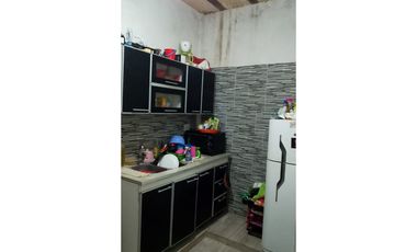 Vendo en Merlo Norte departamento con entrada de auto