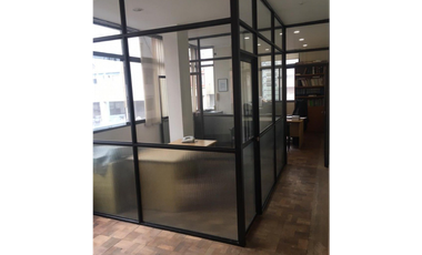 OFICINA EN VENTA / Corrientes esquina San Martin