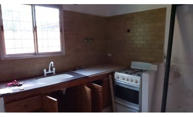 Vendo casa en Paso del Rey sobre amplio lote