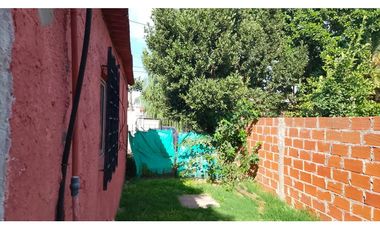 Vendo casa en Paso del Rey sobre amplio lote