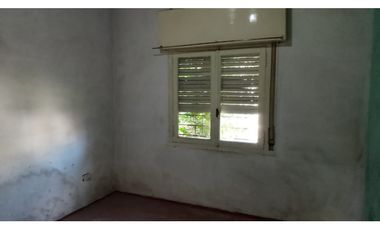 Vendo casa en Paso del Rey sobre amplio lote