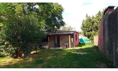 Vendo casa en Paso del Rey sobre amplio lote