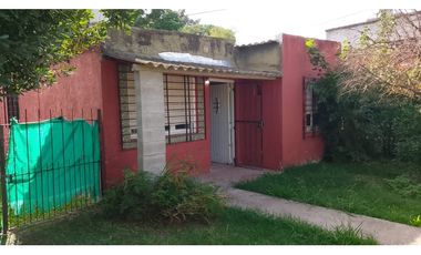 Vendo casa en Paso del Rey sobre amplio lote