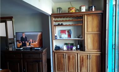 Chalet en venta en una zona exclusiva  / Matheu 2200