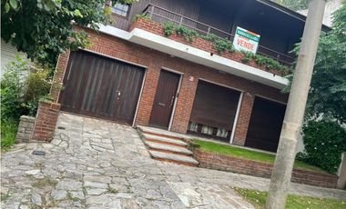 Chalet en venta en una zona exclusiva  / Matheu 2200