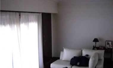 Chalet en venta en una zona exclusiva  / Matheu 2200