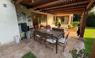 Casa en venta c/ estacionamiento en Centro de Machalí