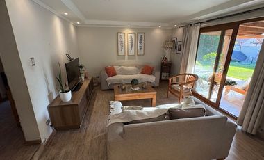 Casa en venta c/ estacionamiento en Centro de Machalí