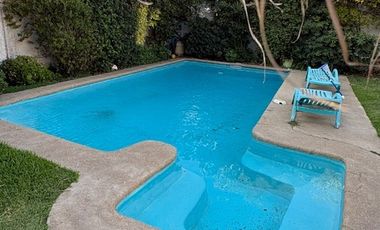 Casa en venta c/ estacionamiento en Centro de Machalí