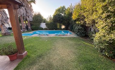 Casa en venta c/ estacionamiento en Centro de Machalí